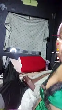 ChubbyMidgetxxx19 online show from July 9, 7:16 pm
