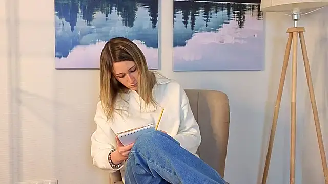 CharissaWalkner online show from May 14, 5:35 am