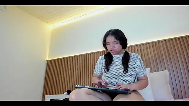 CharlotAura online show from June 13, 4:48 pm