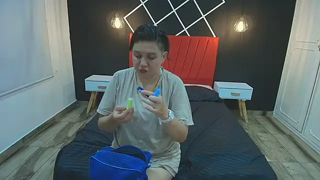 Chloe McCarthy online show from May 15, 11:57 am