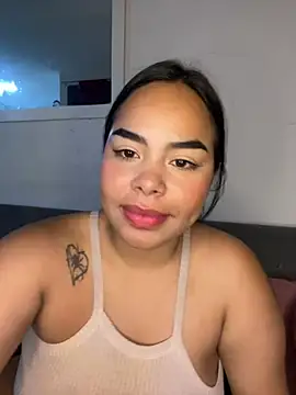 lunaa and vale online show from June 13, 3:37 am