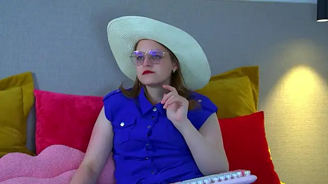 AlexaAvery online show from June 20, 6:39 am