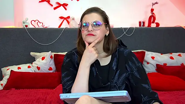 AlexaAvery online show from June 17, 6:48 am