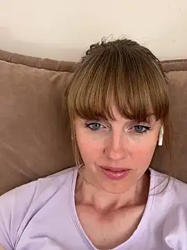 Kamilochka29511 online show from May 24, 3:11 pm