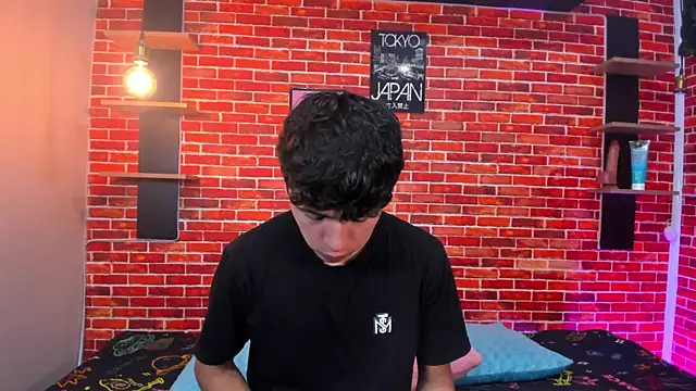 Hoot boyss  online show from June 9, 8:19 pm