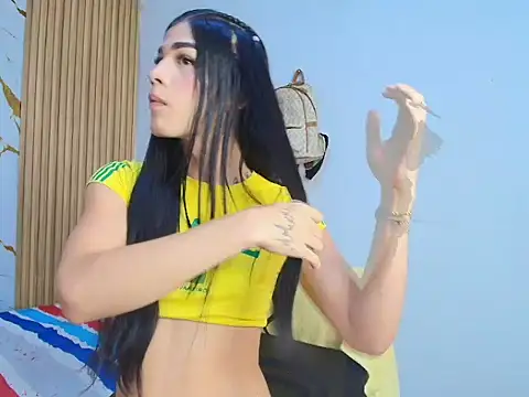 im auroraa online show from June 17, 12:34 am