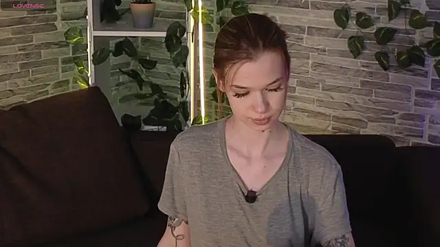 OliviaFoxsis online show from May 16, 7:11 am