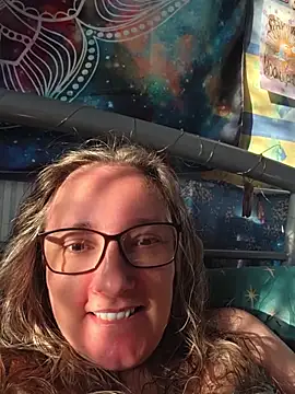 Izzylove47 online show from June 19, 5:33 am