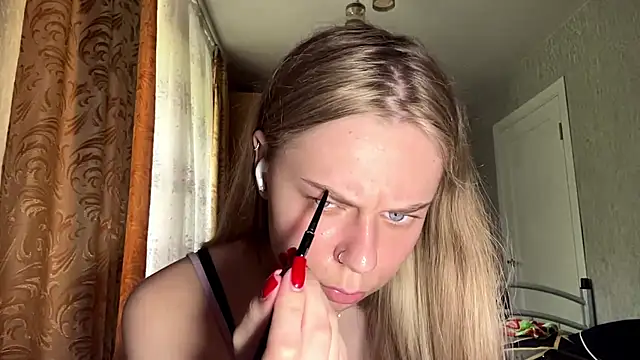 HoneysPiee online show from June 15, 10:48 am
