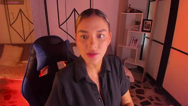SophieWatson  online show from July 1, 1:54 pm