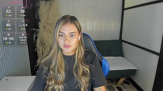 SophieWatson  online show from June 18, 1:49 pm