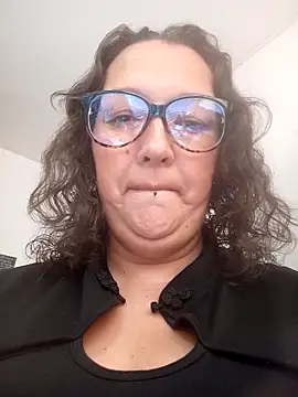 -Saraqueen-- online show from May 20, 4:15 pm