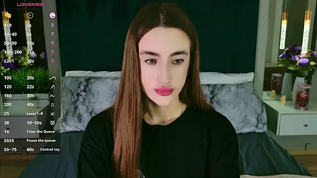 MadisonRen online show from June 7, 11:50 am