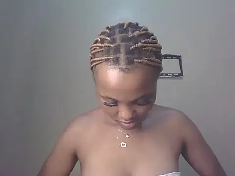 PrettyT5 online show from June 25, 6:07 am