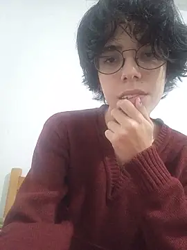 RobinTheBirdy online show from May 17, 10:53 pm