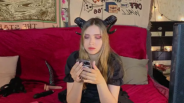 NocturneHuntress online show from June 20, 7:34 am