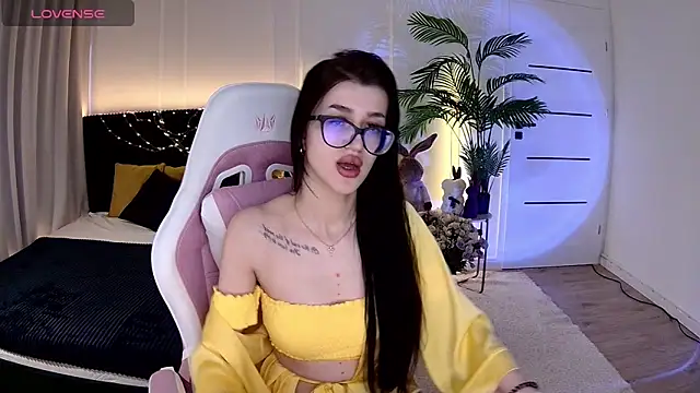 Ariella Me online show from June 12, 7:05 am