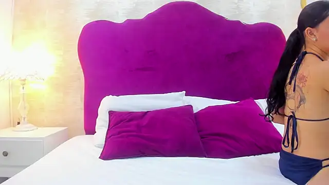 AlexaGill online show from July 6, 12:10 pm