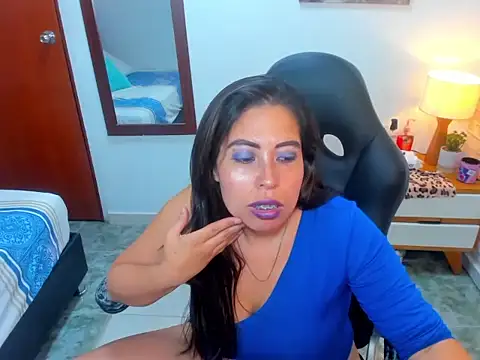 nikki nikoll online show from July 10, 8:04 am