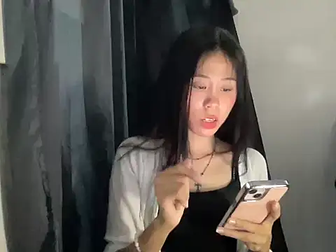amberluiss online show from June 11, 7:05 am