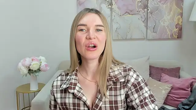 RoxyReignn online show from June 9, 1:49 am
