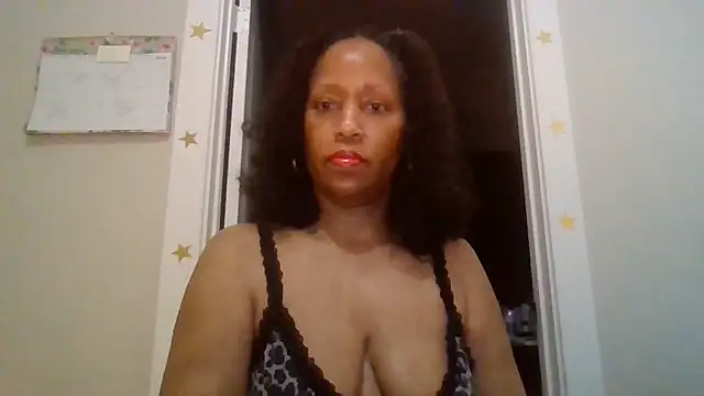 MsDeeLive online show from June 2, 4:35 am