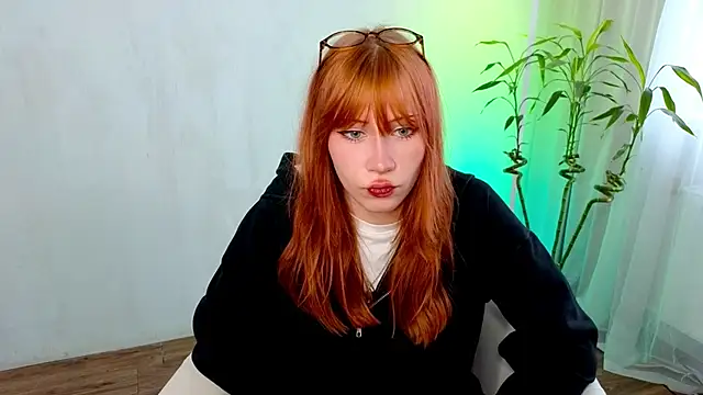 Fleur Fox online show from May 27, 9:17 am