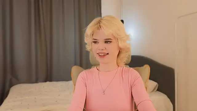 mood berry  online show from June 6, 1:28 pm