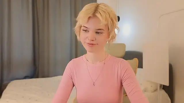 mood berry  online show from May 25, 1:32 pm