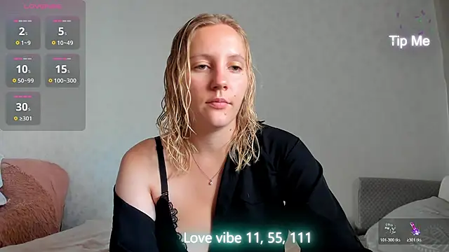 Ann first kiss online show from July 30, 1:06 am