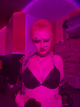 whimsicallylusty online show from June 1, 1:35 pm