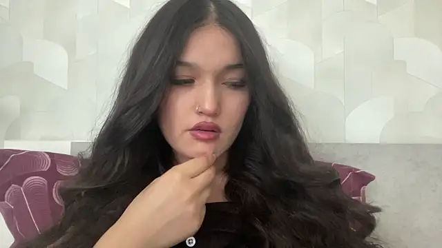 LisetteParajon online show from June 26, 5:41 am