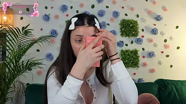 justmeavery online show from June 20, 1:42 am