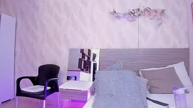 Isisjames online show from July 11, 5:29 am