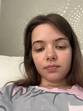 AGirlFromNarnia online show from July 1, 8:36 am