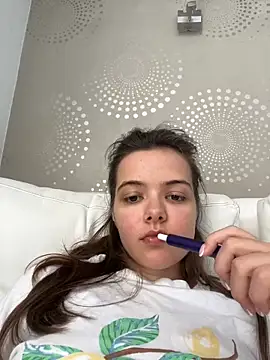 AGirlFromNarnia online show from June 29, 6:53 am