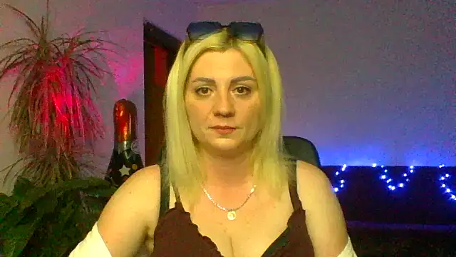 LunaaKiss online show from June 27, 7:42 pm