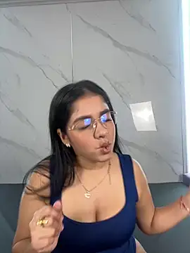 ValentinaLuciana online show from June 11, 1:19 pm