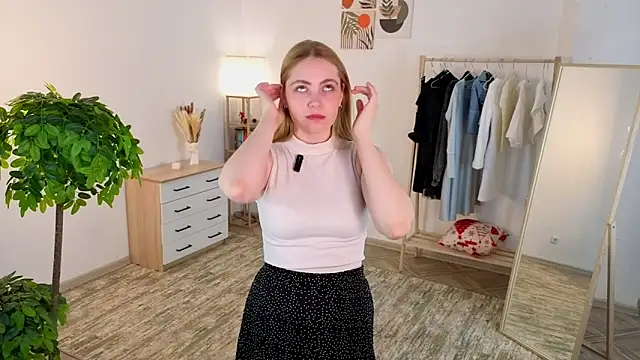 CristyHibbits online show from June 2, 1:06 am