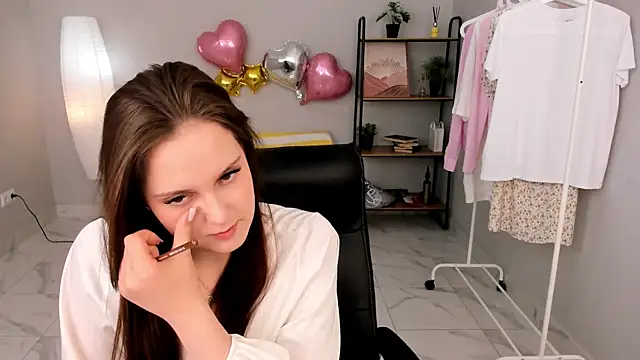 April Mills  online show from June 3, 2:33 pm