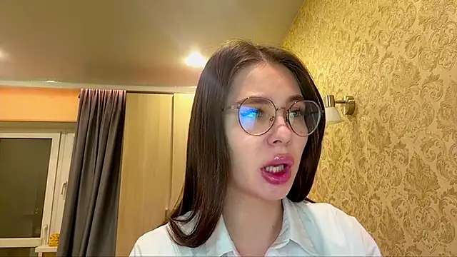 Phoebe555 online show from June 3, 2:33 pm