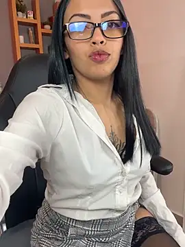 Madisson Bluee online show from June 12, 1:30 pm