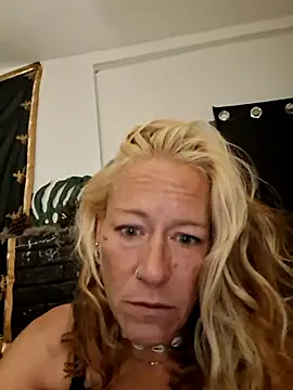 lusciouspider online show from June 4, 3:23 am