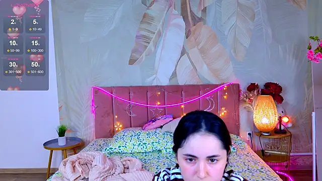 RuthHalll online show from July 5, 9:04 am