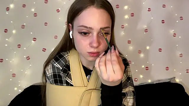 itskylieee online show from June 30, 12:37 pm