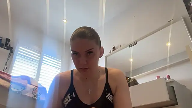 Melissamayy online show from June 17, 4:41 pm