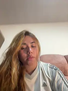 Issie 01 online show from June 30, 3:17 am