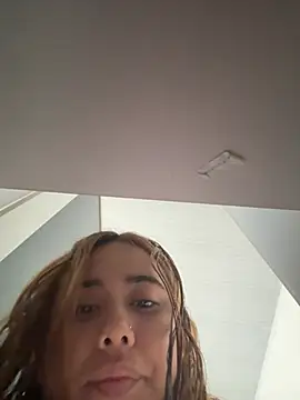 Issie 01 online show from June 28, 9:54 pm