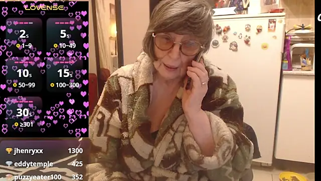 Sharon Amore online show from March 26, 7:04 pm