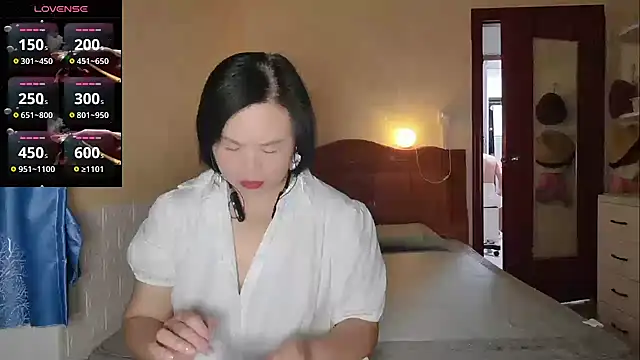 YIYI-queen online show from June 12, 3:20 pm